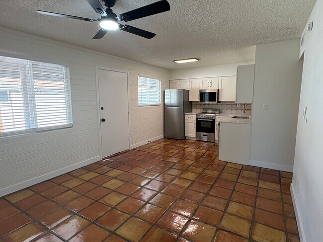 Building Photo - 817 S Melody Ln