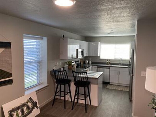 Building Photo - Great ground floor unit in Provo