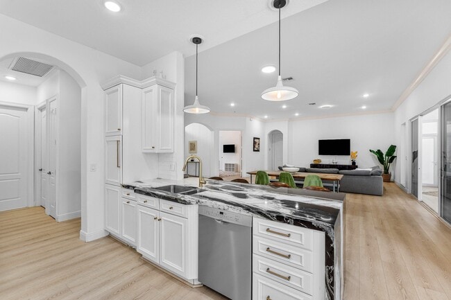Building Photo - 2068 Wightman Dr