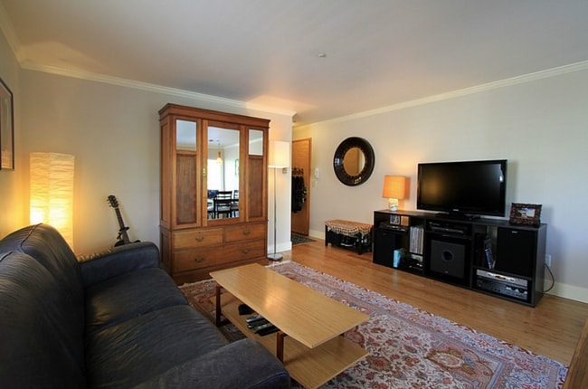 Building Photo - Recently Updated 1 Bed Condo in Ballard!