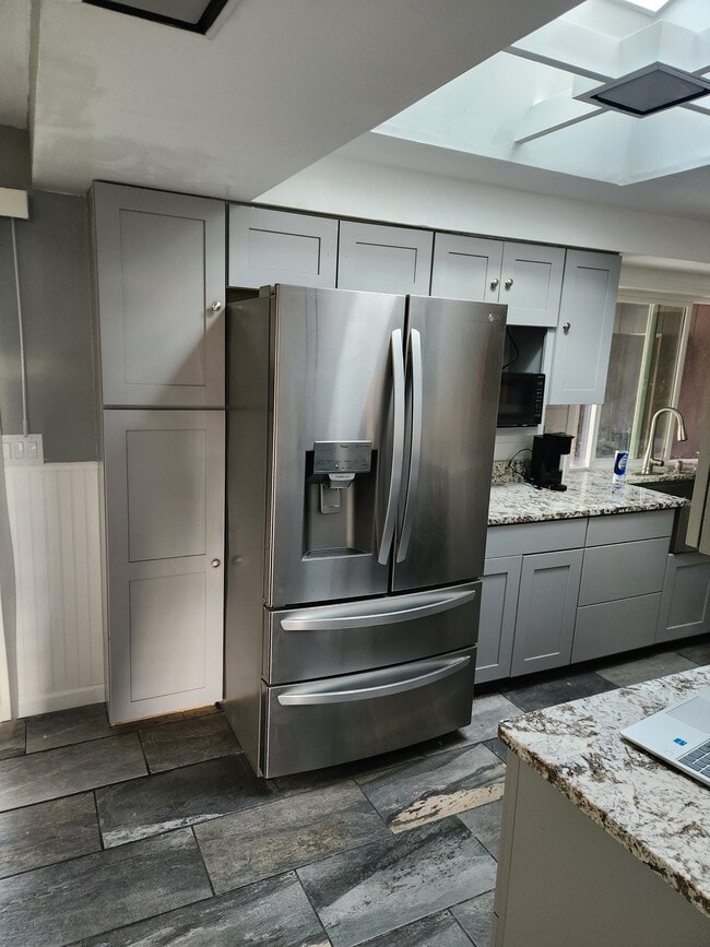 Building Photo - 2075 E Alder St