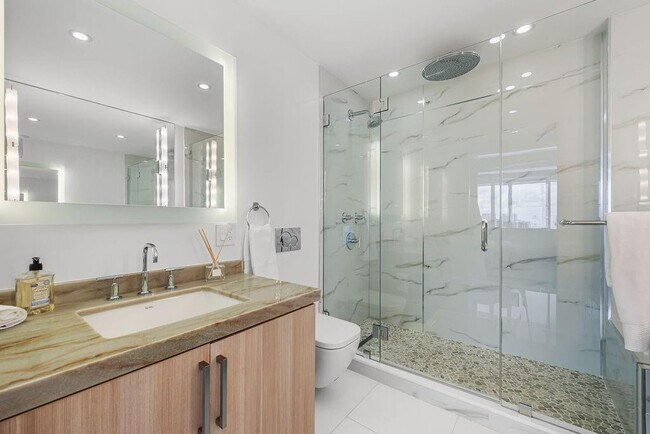 Building Photo - 545 S Fort Lauderdale Beach Blvd