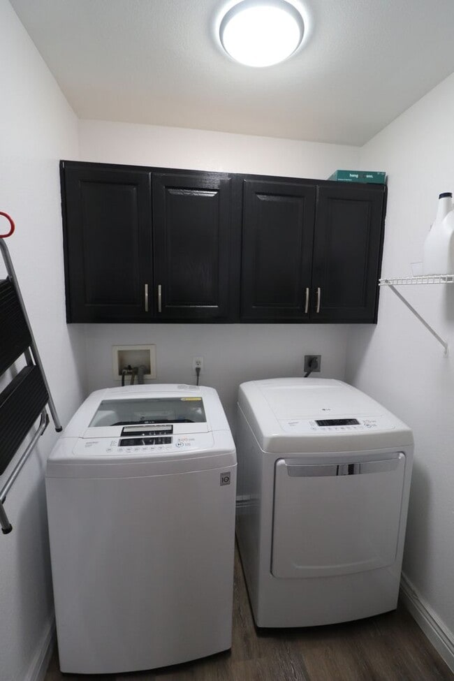 Building Photo - Spacious home for rent!