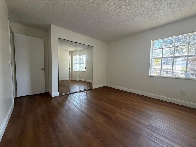 Building Photo - 4831 W McElroy Ave