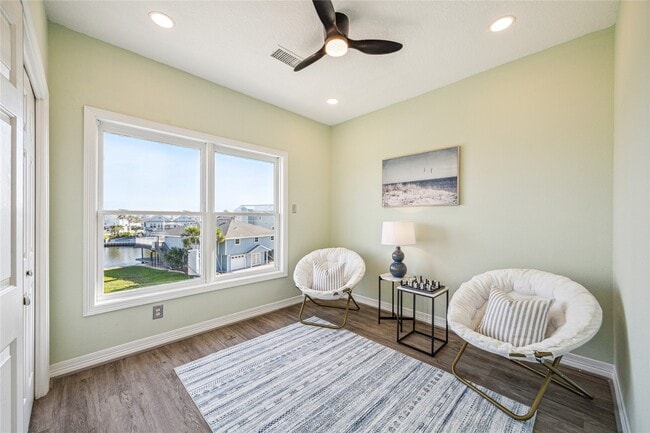 Building Photo - 1322 Outrigger St