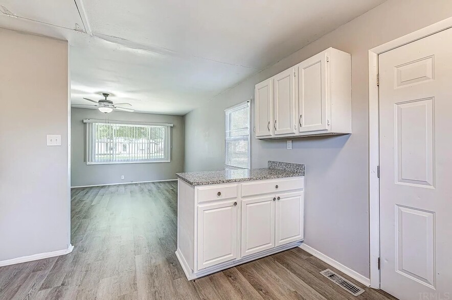 Building Photo - 1302 Brummit Ln