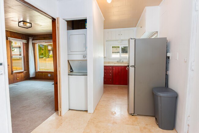 Building Photo - 1949 NE Barnett St