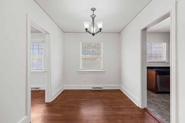 Building Photo - 202 Robinson St