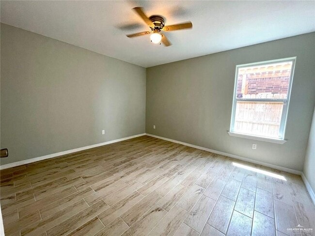 Building Photo - 5 W Primrose Ave