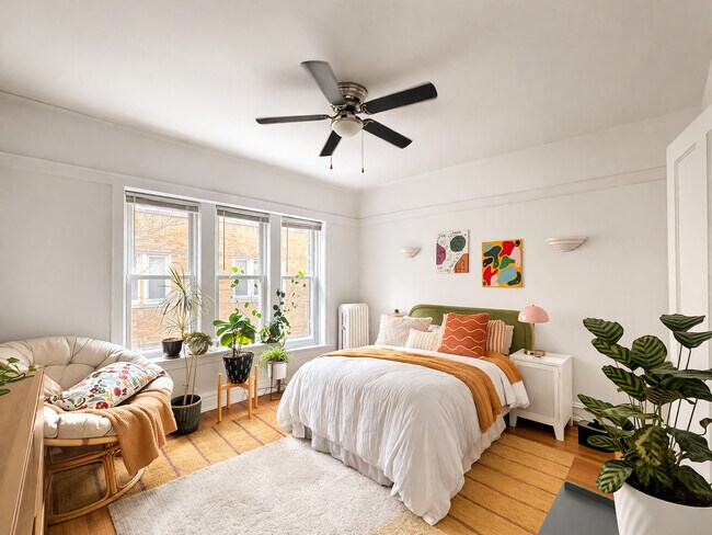 Building Photo - 679 W Wrightwood Ave