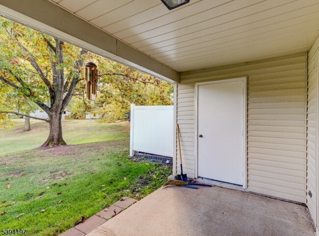 Building Photo - 75 Pear Tree Ln