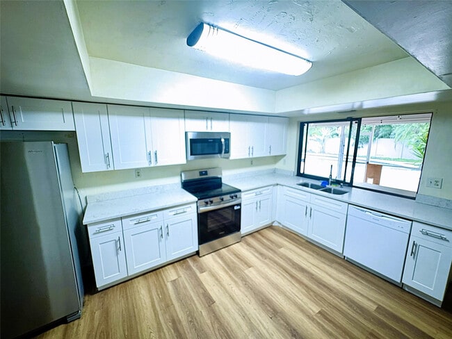 Building Photo - 7450 SW 15th St