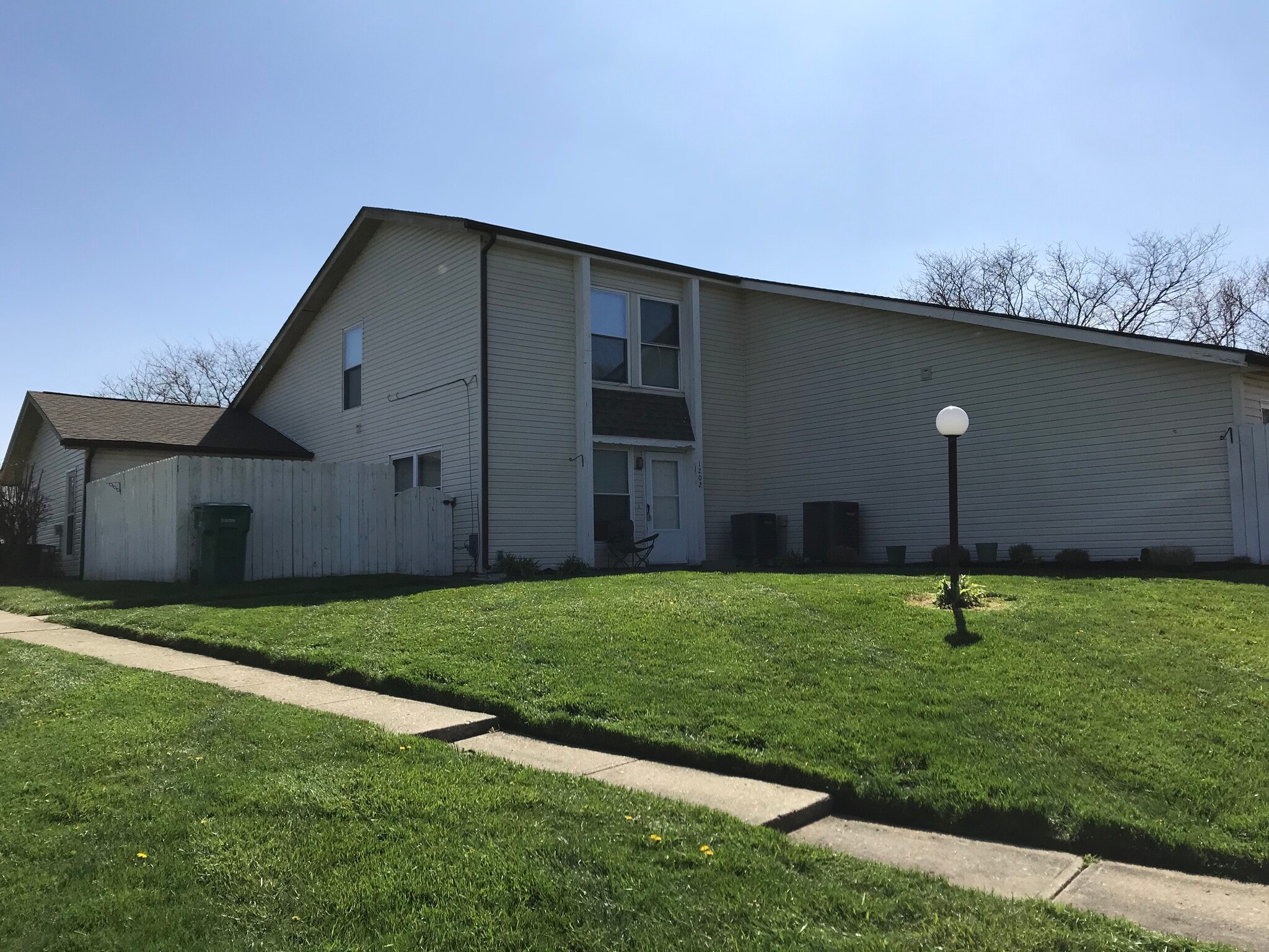 Building Photo - 1200 Robbins Run Ct