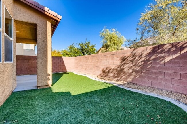 Building Photo - 6584 Holly River St