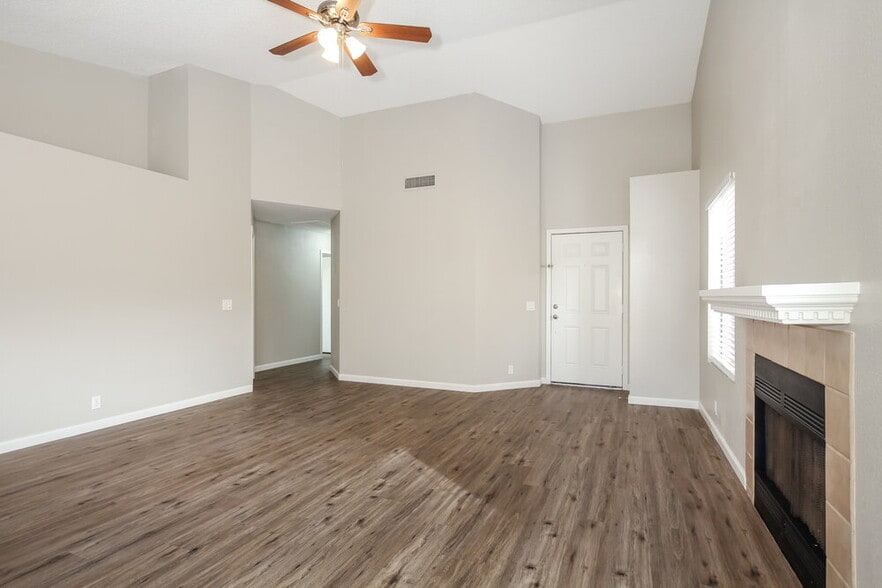 Building Photo - 10012 N 66th Dr