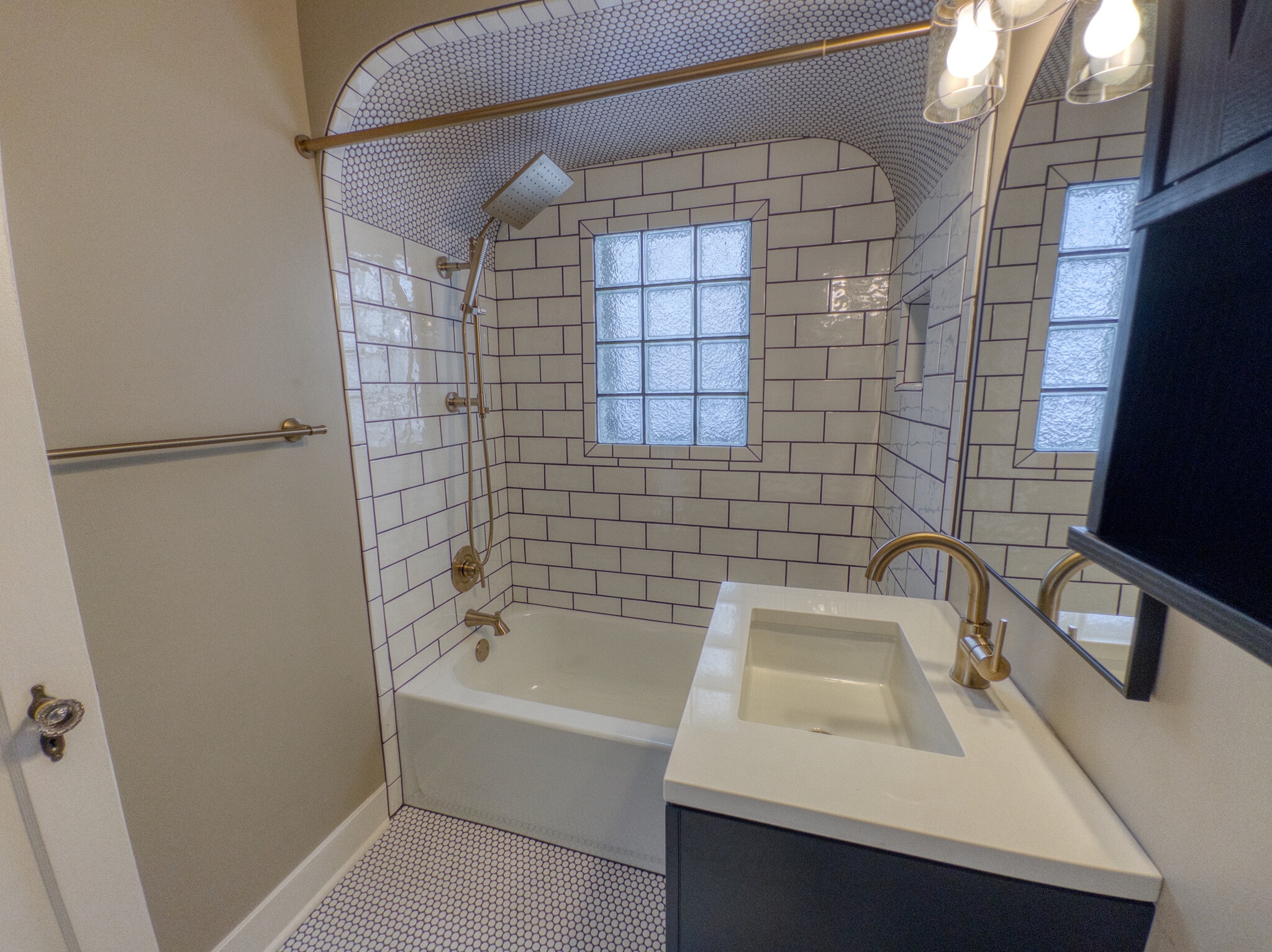 Building Photo - 483 E 8th Ave