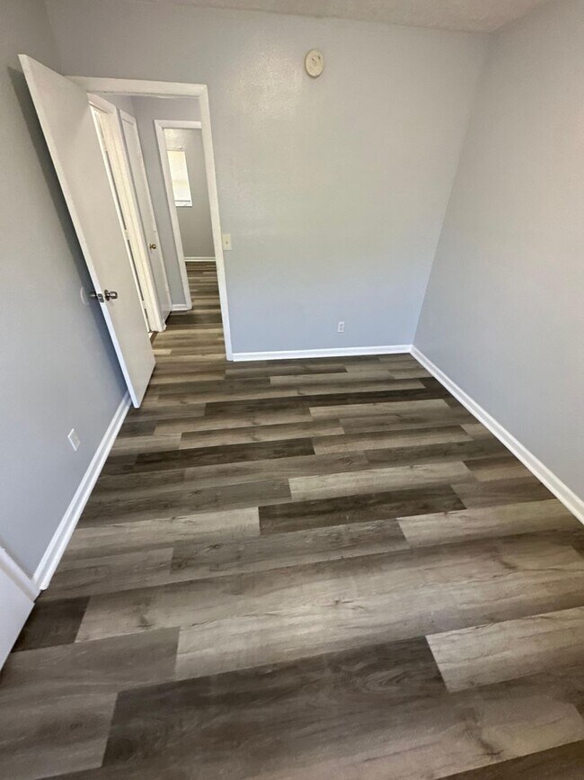 Building Photo - Fully Renovated 3/1.5 -Single Family! Avai...