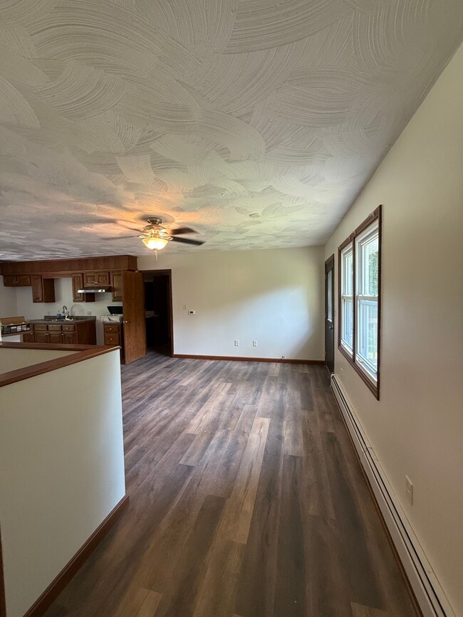 Building Photo - 2025 Millersburg Rd