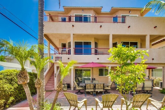 Building Photo - South Mission Beach | Fully Furnished 3BR/3BA Condo | Utilities Included | Available 9/1/26–5/5/27