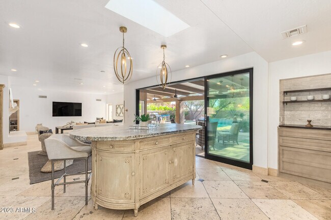 Building Photo - 4450 E Camelback Rd