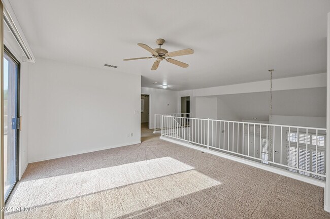 Building Photo - 2031 W Tracy Ln