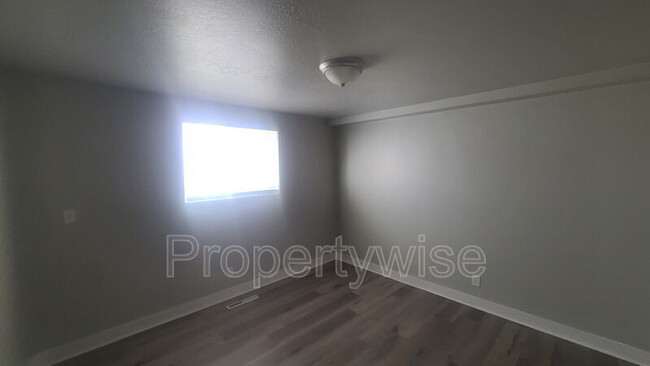 Building Photo - 31 W 1600 N