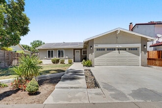 Building Photo - 3143 Shriver Dr