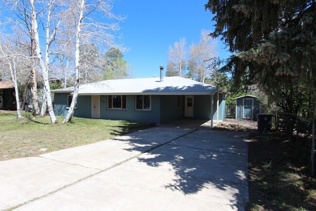Building Photo - AVAILABLE NOW! Charming Single-Story Home ...