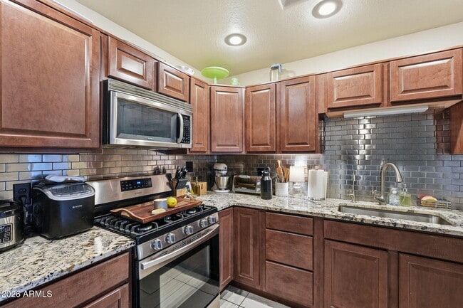 Building Photo - 2352 E Delgado St