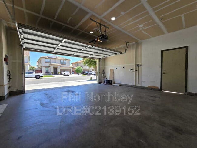 Building Photo - 308 Aster St
