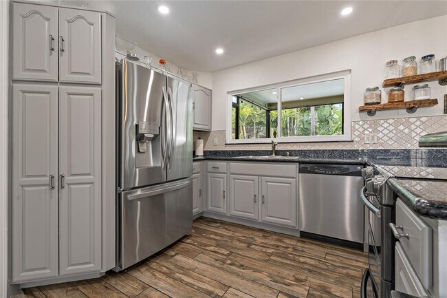 Building Photo - 808 Rustic Oaks Dr