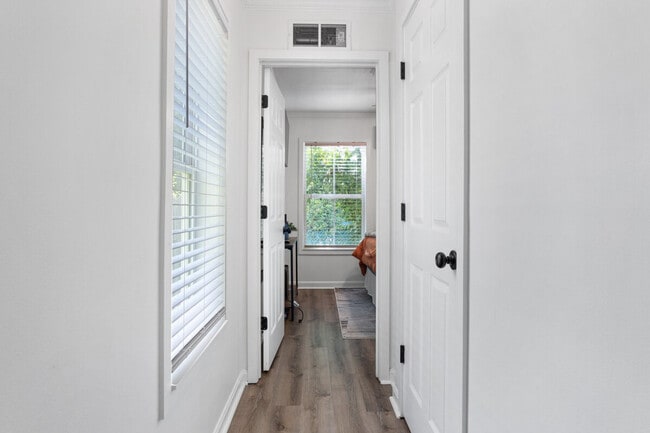 Building Photo - 1911 Government St