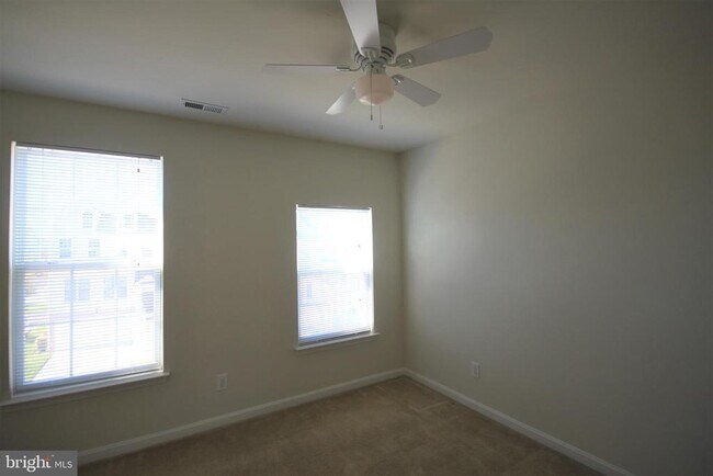 Building Photo - 515 Ellison Dr