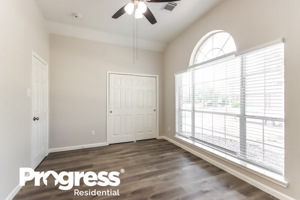 Building Photo - 910 Taylor Ridge Dr