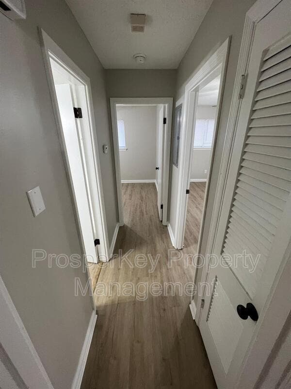 Building Photo - 4454 Lapaloma Dr