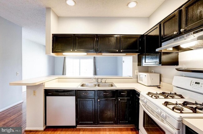Building Photo - 12111 Wedgeway Pl