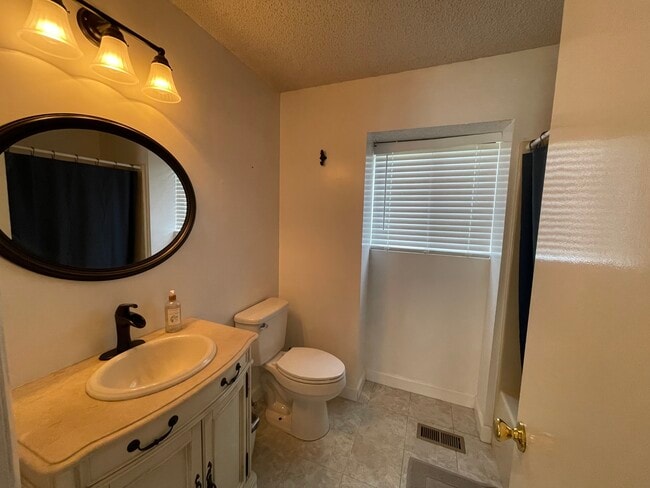 Building Photo - 2425 Cypress Ct