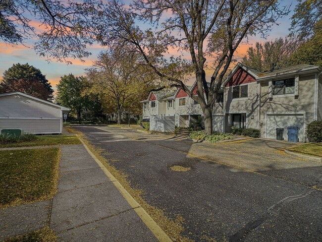 Building Photo - 5112 41st Ave S