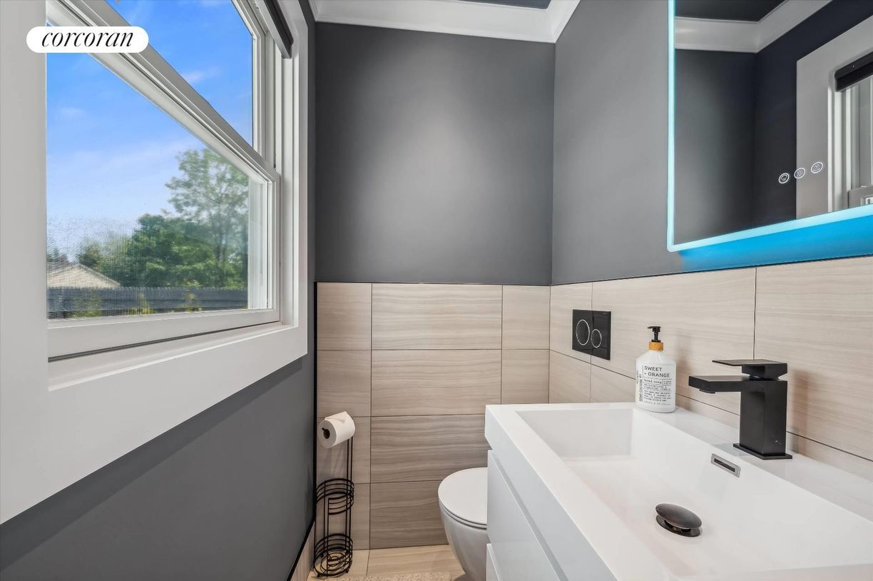 Building Photo - 53 Windward Way