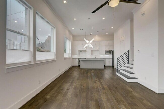 Building Photo - 1211 Hickory St