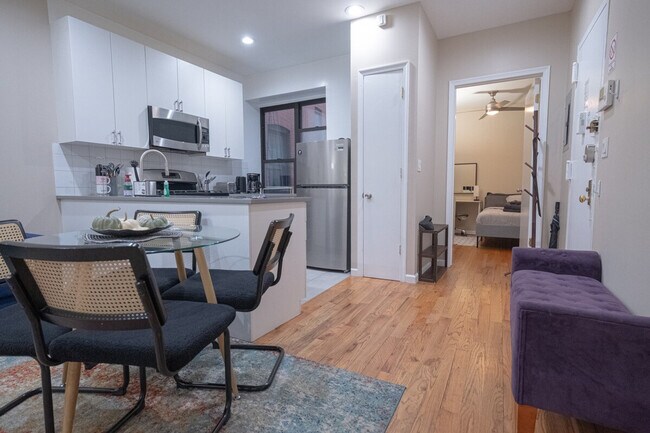 Building Photo - 230 W 113th St