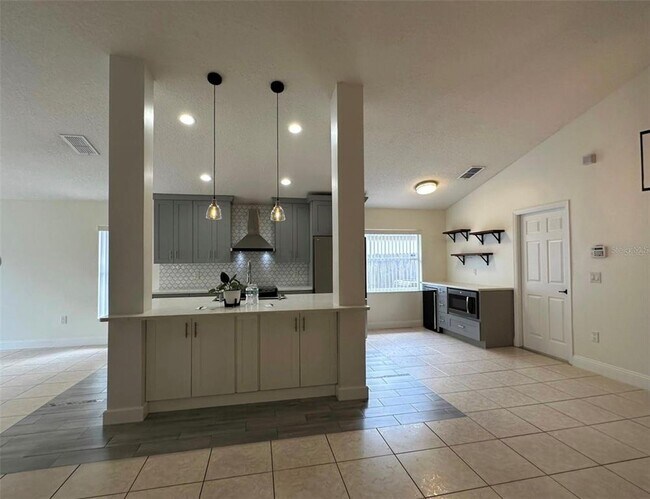 Building Photo - 10707 Flycast Cir