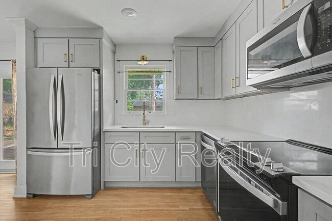 Building Photo - 212 Hilltop Dr