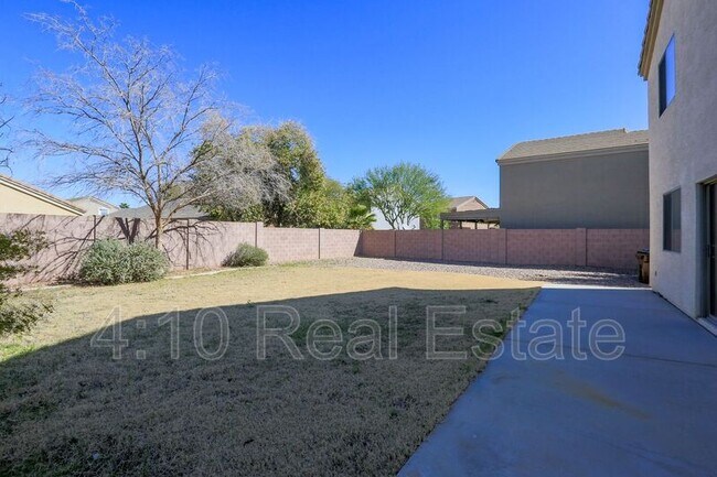 Building Photo - 2320 W Allens Peak Dr