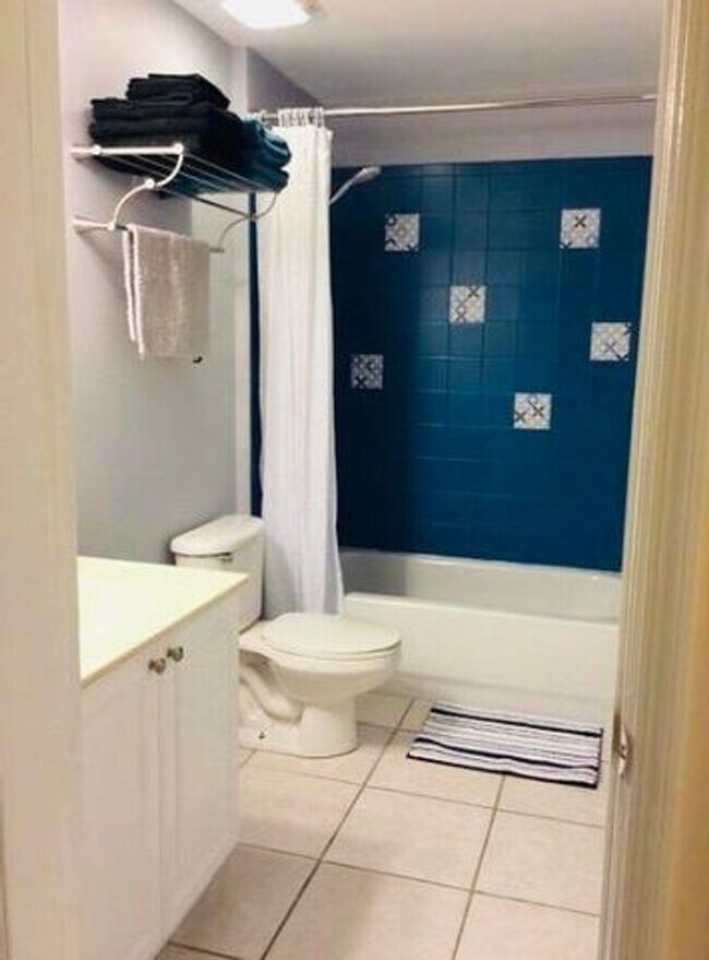 Building Photo - 2100 Greenview Shores Blvd