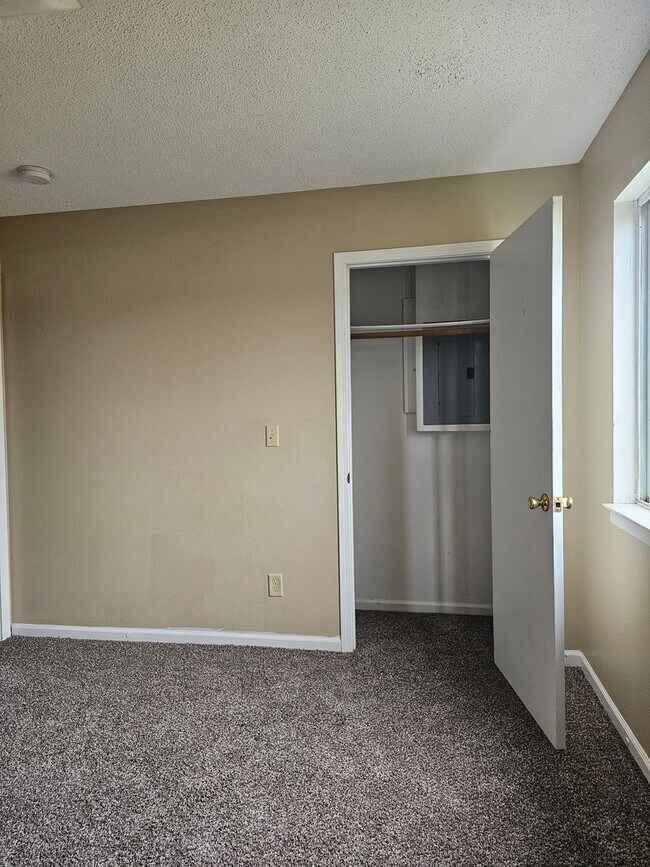 Building Photo - Updated Two Bedroom in Paulding