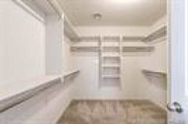 Building Photo - Well maintained home in a great location w...