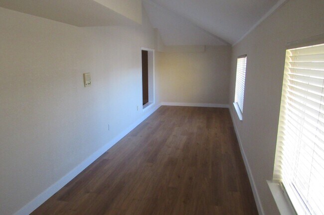 Building Photo - Gorgeous Custom Pleasanton Home in Great Location