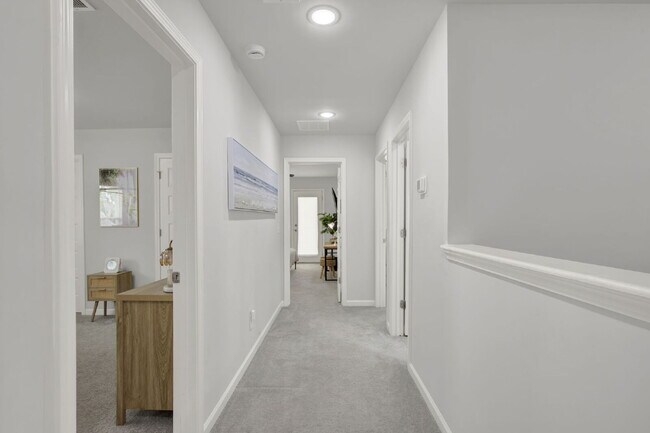 Building Photo - 120 Binscombe Ln