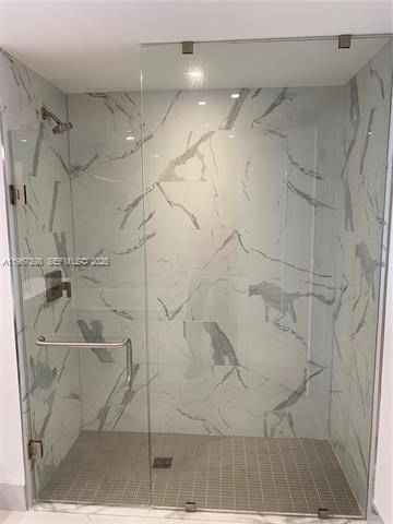 Building Photo - 9521 E Bay Harbor Dr